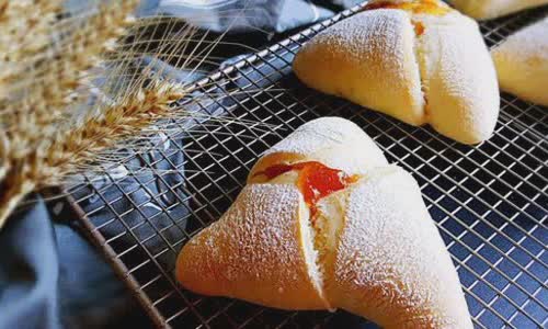 Cách làm bánh mì nhân mứt trái cây