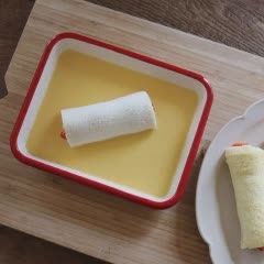 Cách làm bánh mì sandwich cuộn dâu tây chiên