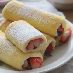 Cách làm bánh mì sandwich cuộn dâu tây chiên