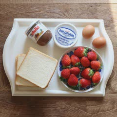 Cách làm bánh mì sandwich cuộn dâu tây chiên