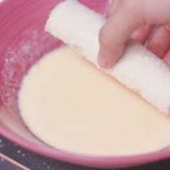Cách làm Bánh mì sandwich cuộn mứt dâu tây