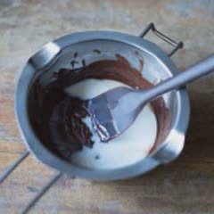 Cách Làm Bánh Mousse Chocolate Đen Ăn Cực Ghiền