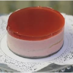 Cách Làm Bánh Mousse Dâu Tây Thơm Ngon Béo Ngậy