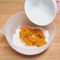 Cách làm bánh nếp bí đỏ dừa nạo