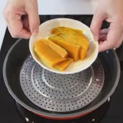 Cách làm bánh nếp bí đỏ dừa nạo