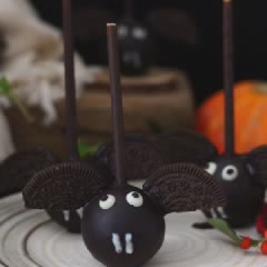 Cách làm bánh nướng hình dơi hút máu