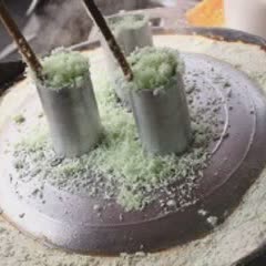Cách làm bánh ống lá dứa Trà Vinh