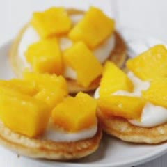 Cách làm bánh Pancake trái cây cầu vồng