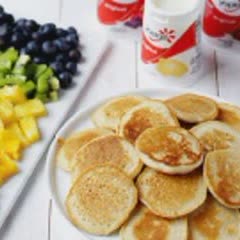 Cách làm bánh Pancake trái cây cầu vồng