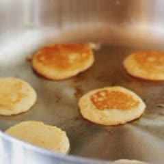 Cách làm bánh Pancake trái cây cầu vồng