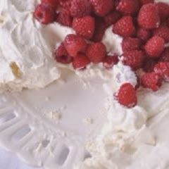 Cách Làm Bánh Pavlova Mâm Xôi Đơn Giản Ngon Miệng