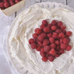 Cách Làm Bánh Pavlova Mâm Xôi Đơn Giản Ngon Miệng