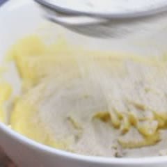 Cách làm Bánh Quy Bơ Nho Khô thơm lừng và giòn tan