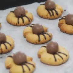 Cách làm bánh quy con nhện cho Halloween