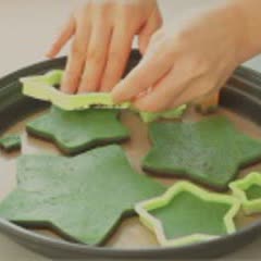 Cách làm bánh quy hình cây thông