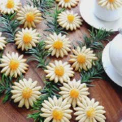 Cách làm bánh quy hình hoa cúc