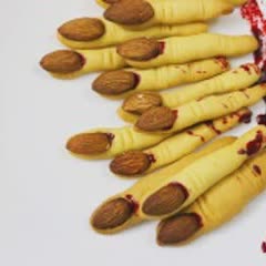 Cách làm bánh quy ngón tay phù thủy cho Halloween