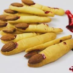 Cách làm bánh quy ngón tay phù thủy cho Halloween