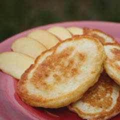 Cách làm Bánh rán oladi táo kiểu Nga