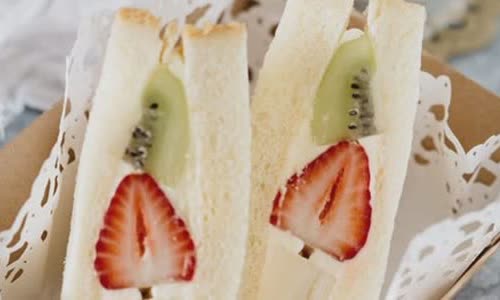 Cách làm Bánh Sandwich Kẹp Kem Trái Cây tươi đẹp mắt