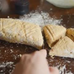 Cách Làm Bánh Scones Cuộn Hương Quế Đơn Giản Ở Nhà