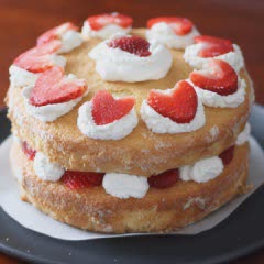 Cách làm bánh sponge cake kem dâu