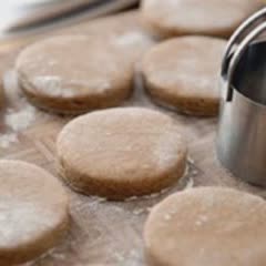 Cách Làm Bánh Táo Rán Giòn Đơn Giản Cho Bé Ăn Vặt