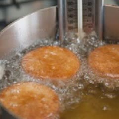 Cách Làm Bánh Táo Rán Giòn Đơn Giản Cho Bé Ăn Vặt