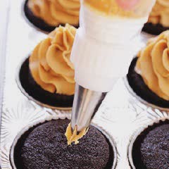 Cách làm cupcake chocolate kem bơ đậu phộng