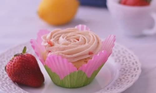 Cách làm cupcake dâu tây chanh