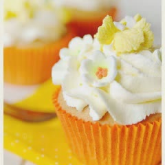Cách Làm Cupcake Kem Phô Mai Dâu Tây Đơn Giản