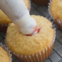 Cách Làm Cupcake Mứt Cherry Đơn Giản Ngon Cực Đỉnh