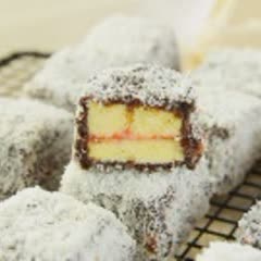 Cách làm bánh Lamington chuẩn vị Úc cực hấp dẫn tại nhà 