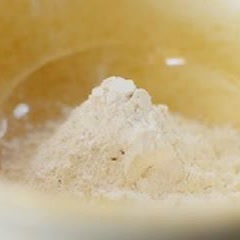 Cách làm Pancake Bí Đỏ mật ong kèm kem tươi dễ làm tại nhà
