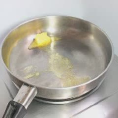 Cách làm Pancake Bí Đỏ mật ong kèm kem tươi dễ làm tại nhà