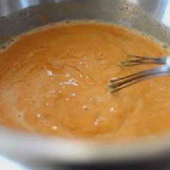 Cách làm Pancake Bí Đỏ mật ong kèm kem tươi dễ làm tại nhà