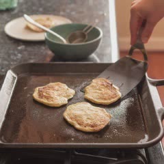 Cách làm pancake chuối mật ong