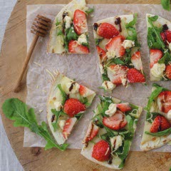 Cách làm Pizza dâu tây phô mai