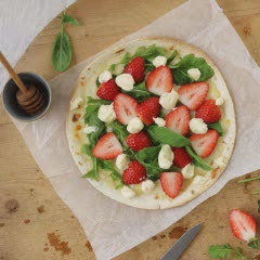 Cách làm Pizza dâu tây phô mai