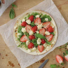 Cách làm Pizza dâu tây phô mai