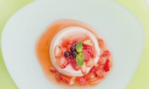 Cách làm Pudding đậu hũ dâu tây