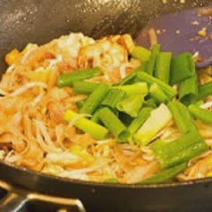 Cách Làm Bánh Phở Trộn Tôm Ngon Miệng Đơn Giản