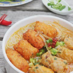 Cách làm Bún Chả Tôm giải ngấy cho gia đình rất thích hợp