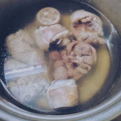 Cách làm giò heo nấu măng