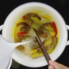 Cách nấu Mì cà ri tôm chua cay
