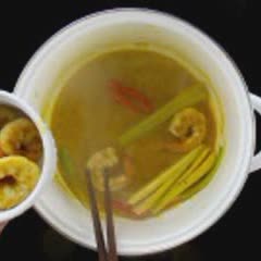 Cách nấu Mì cà ri tôm chua cay