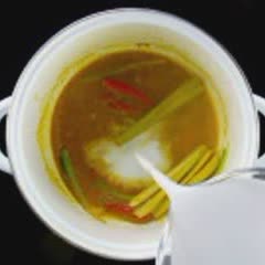 Cách nấu Mì cà ri tôm chua cay