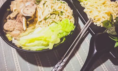 Cách làm mì gói Udon nấu xương hầm