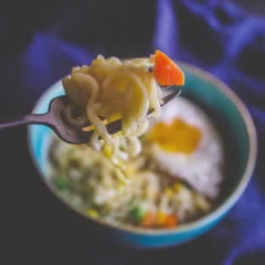 Cách làm Mì ramen trứng rau củ khô