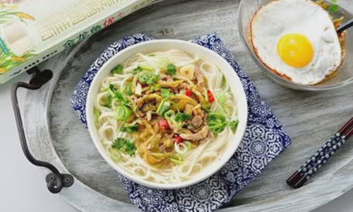 Cách nấu Mì thịt dưa cải